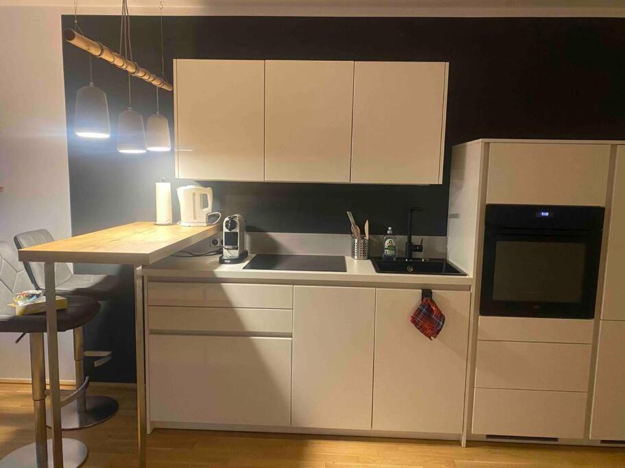 Moderne Wohnung In Der Toplage Inkl. Garage Wien Eksteriør billede
